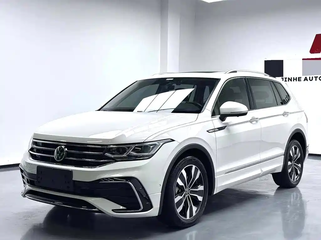 Volkswagen Tiguan L 2022 — фото 1