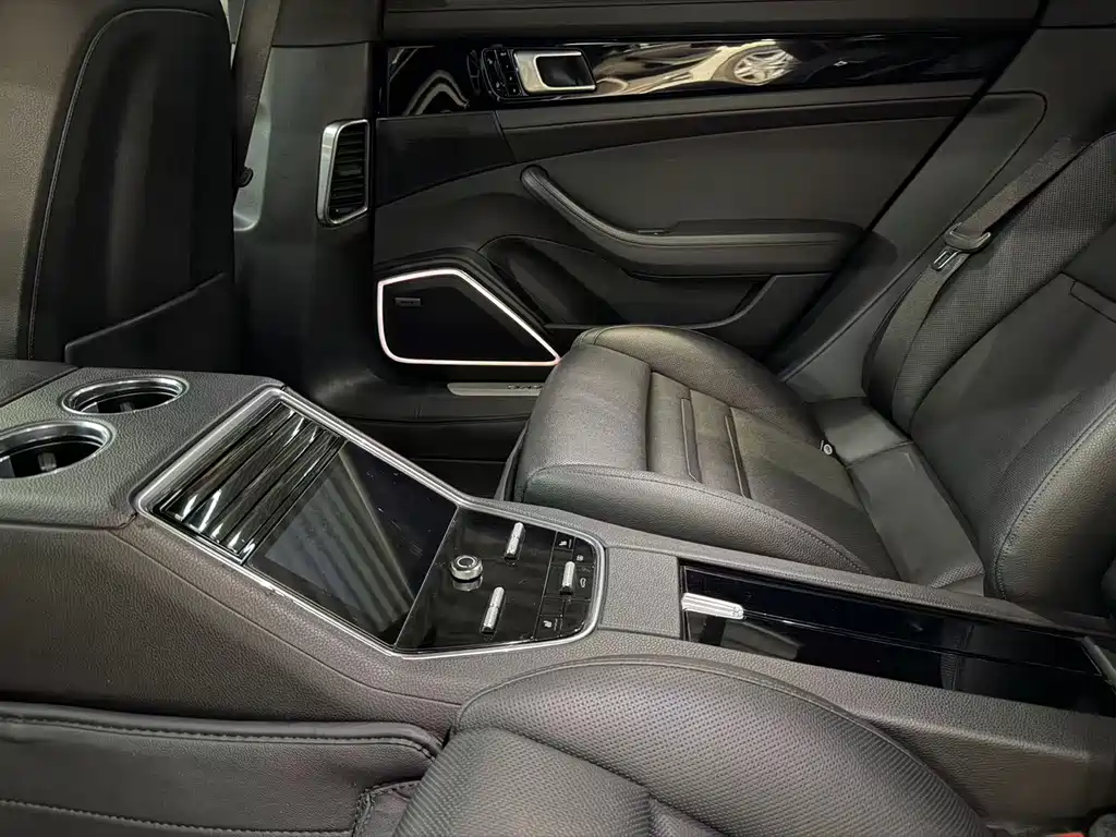 Porsche Panamera 2018 — фото 10