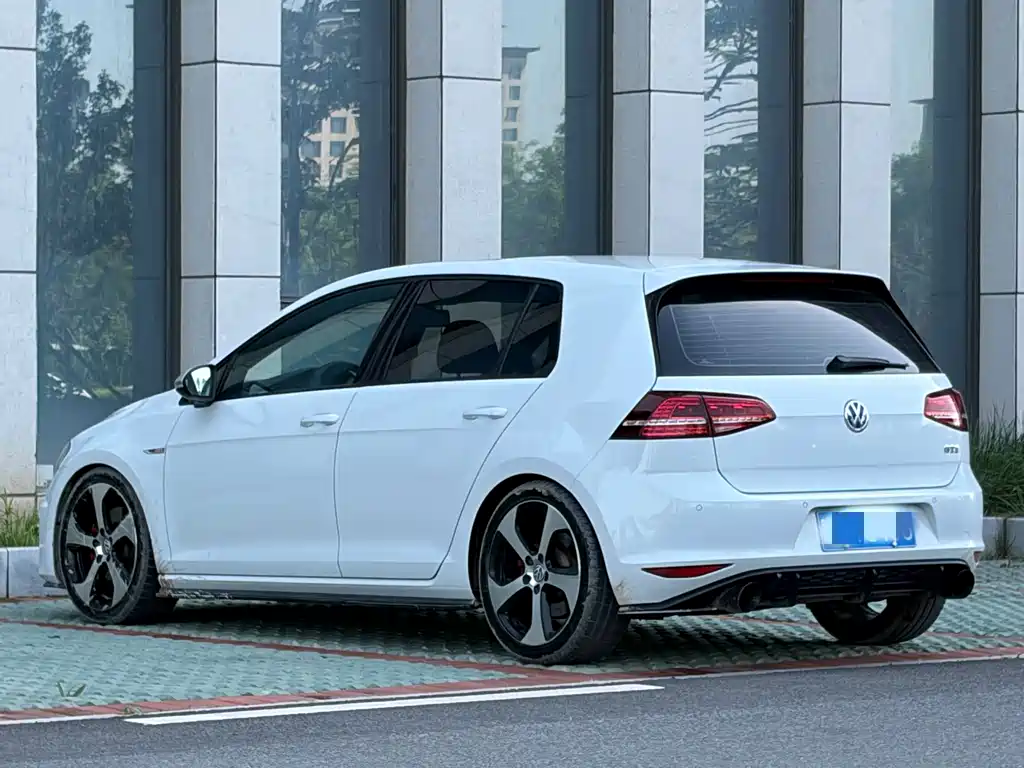 Volkswagen Golf GTI 2015 — фото 6
