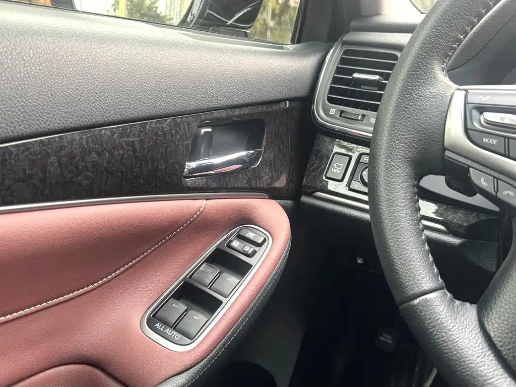 Toyota Crown 2018 — фото 15