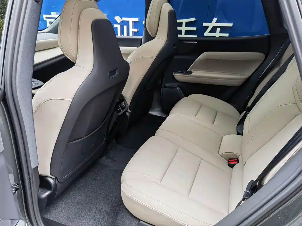 Volvo XC70 Plug-In Hybrid 2025 — фото 16