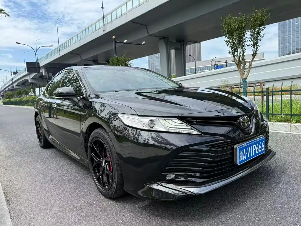 Toyota Camry 2018 — фото 3