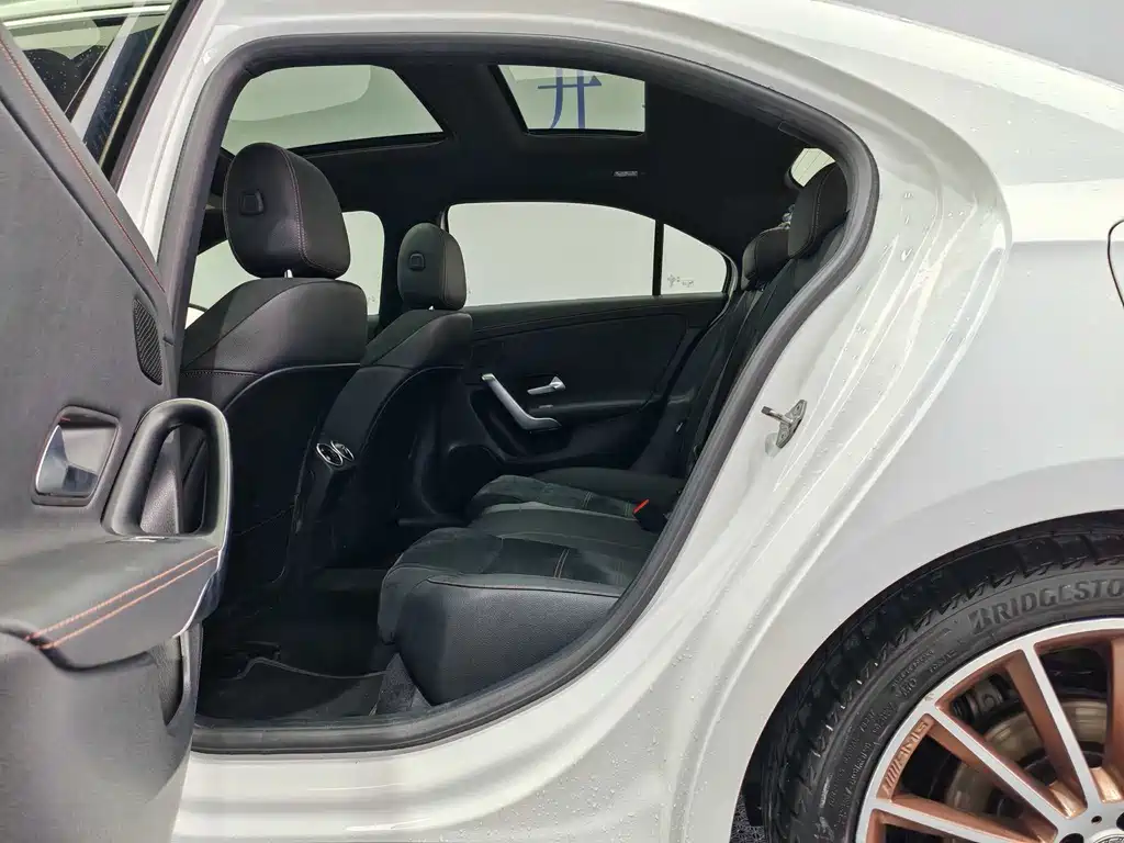 Mercedes-Benz A-Class 2019 — фото 12