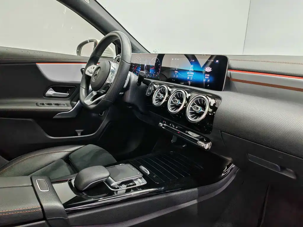 Mercedes-Benz A-Class 2019 — фото 15