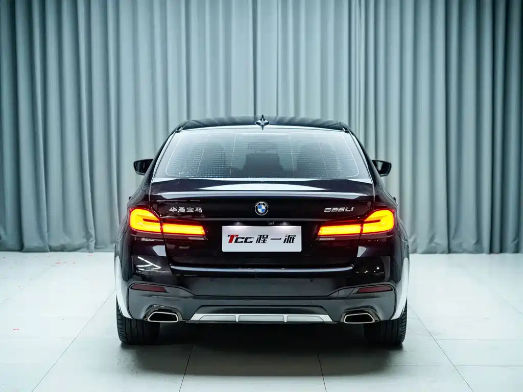 BMW 5 Series 2024 — фото 11
