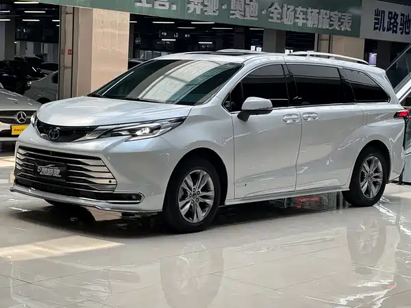 Toyota Sienna 2024