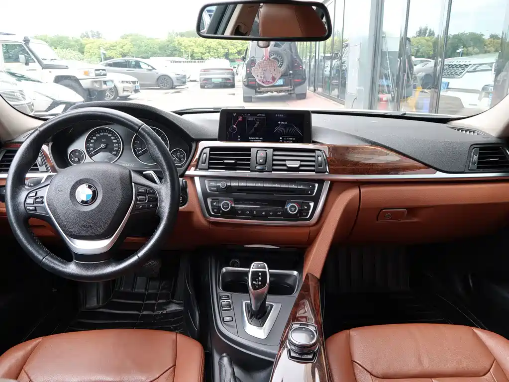 BMW 3 Series 2015 — фото 11