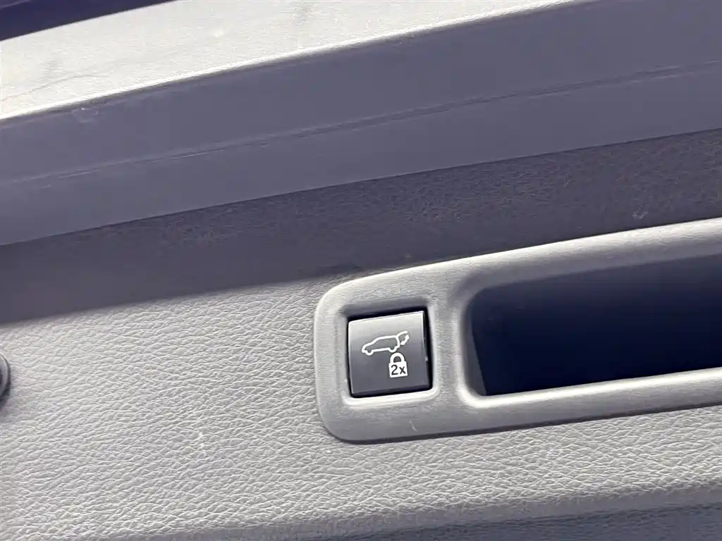 Toyota Granvia 2024 — фото 10