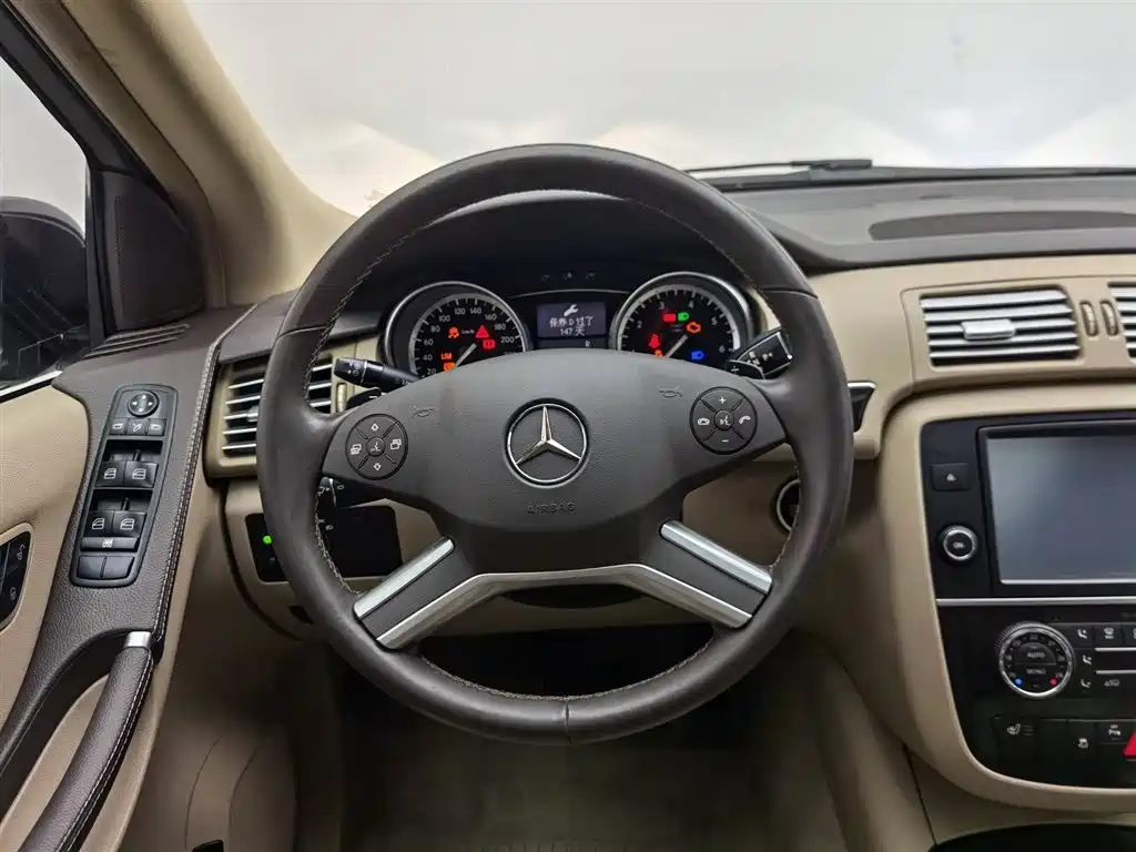 Mercedes-Benz R-Class 2016 — фото 11