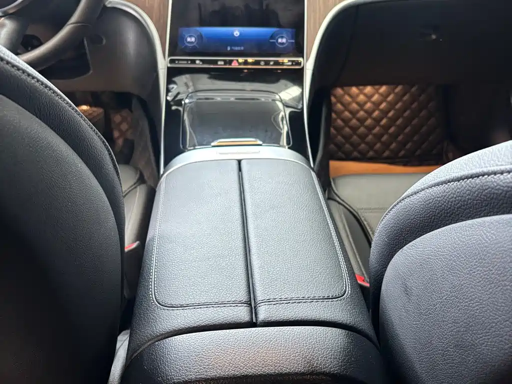 Mercedes-Benz C-Class 2023 — фото 12
