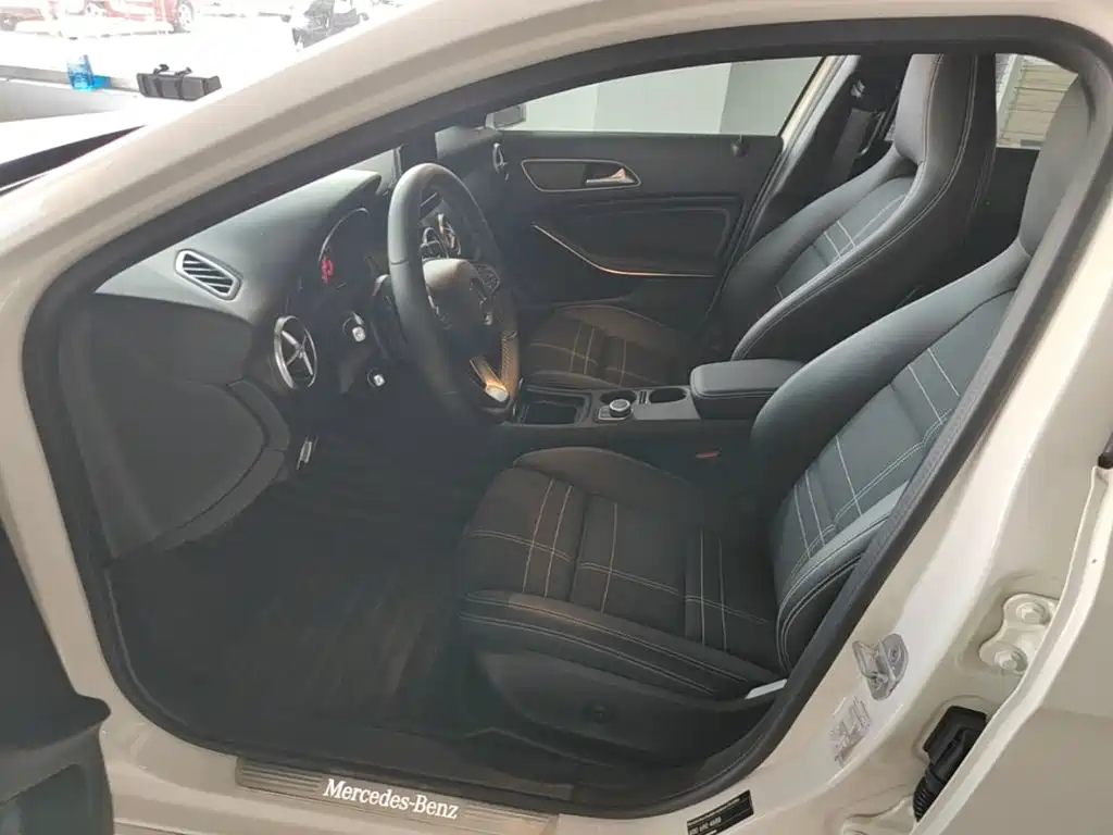 Mercedes-Benz A-Class 2017 — фото 15