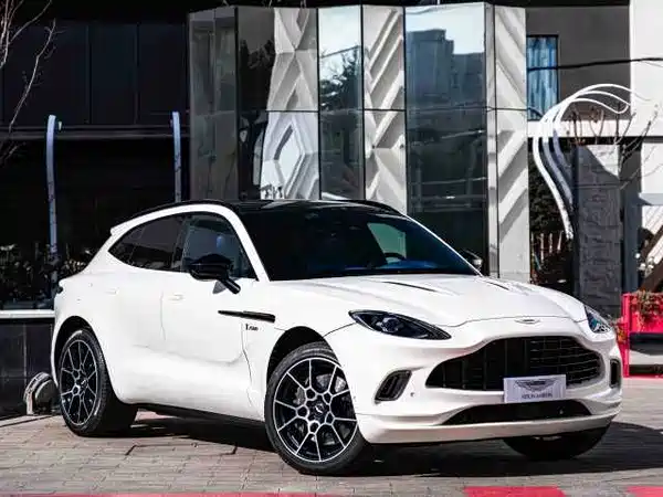 Aston Martin DBX 2021