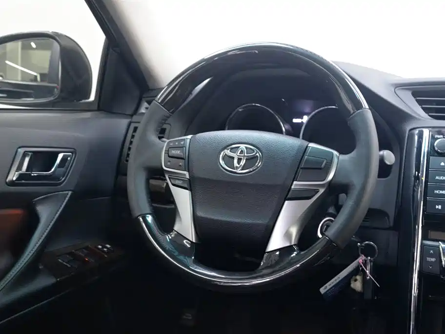 Toyota Reiz 2016 — фото 14