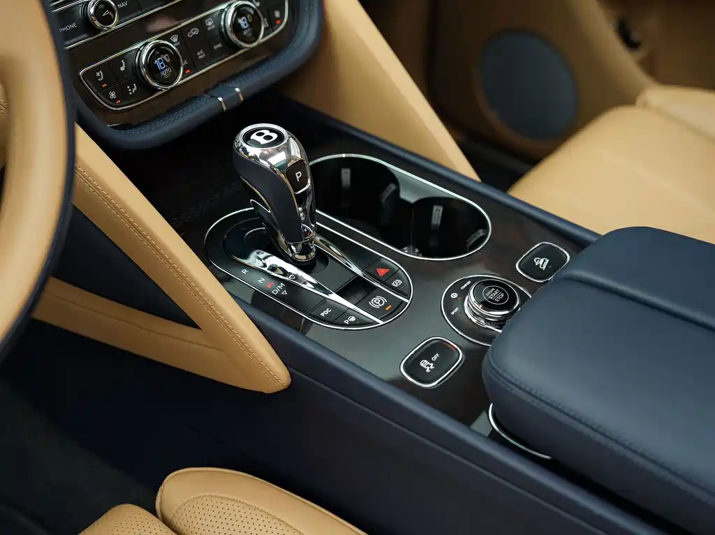 Bentley Bentayga 2021 — фото 14