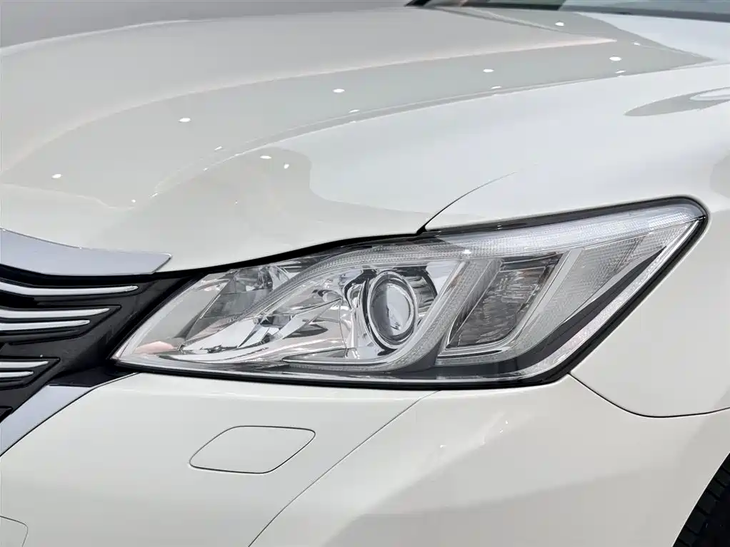 Toyota Crown 2017 — фото 17