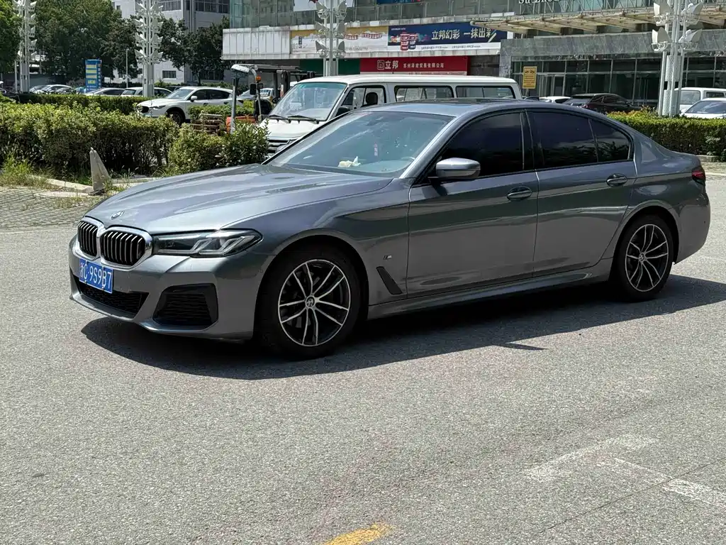 BMW 5 Series 2021 — фото 1
