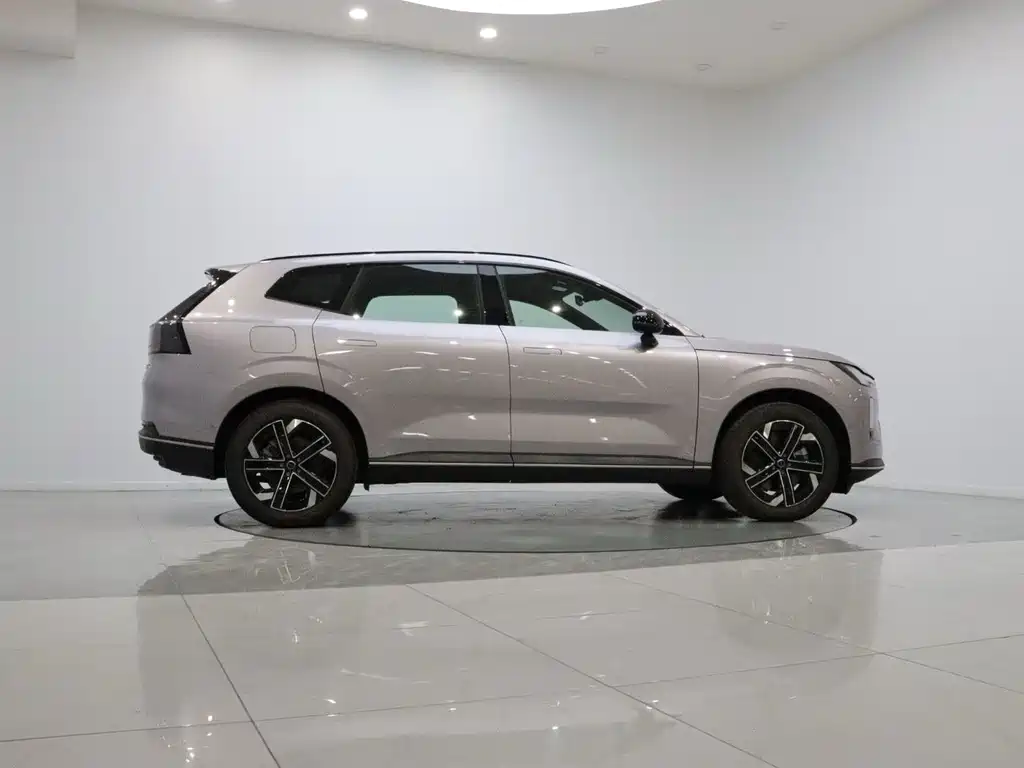 Volvo XC70 Plug-In Hybrid 2025 — фото 8