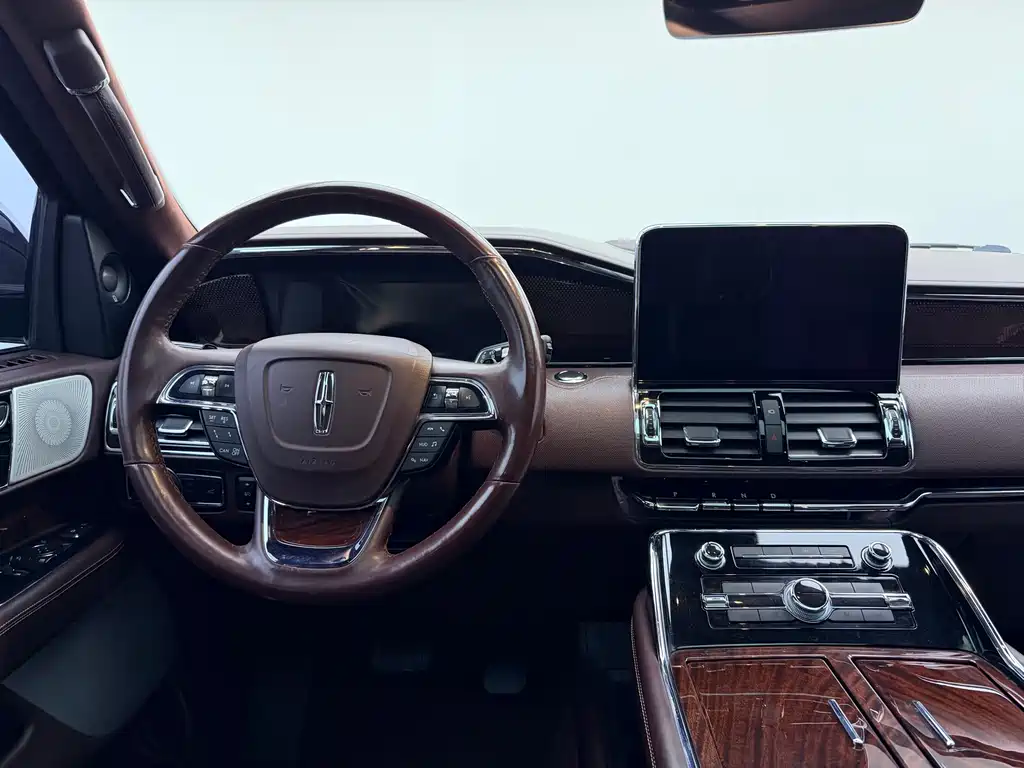 Lincoln Navigator 2018 — фото 14