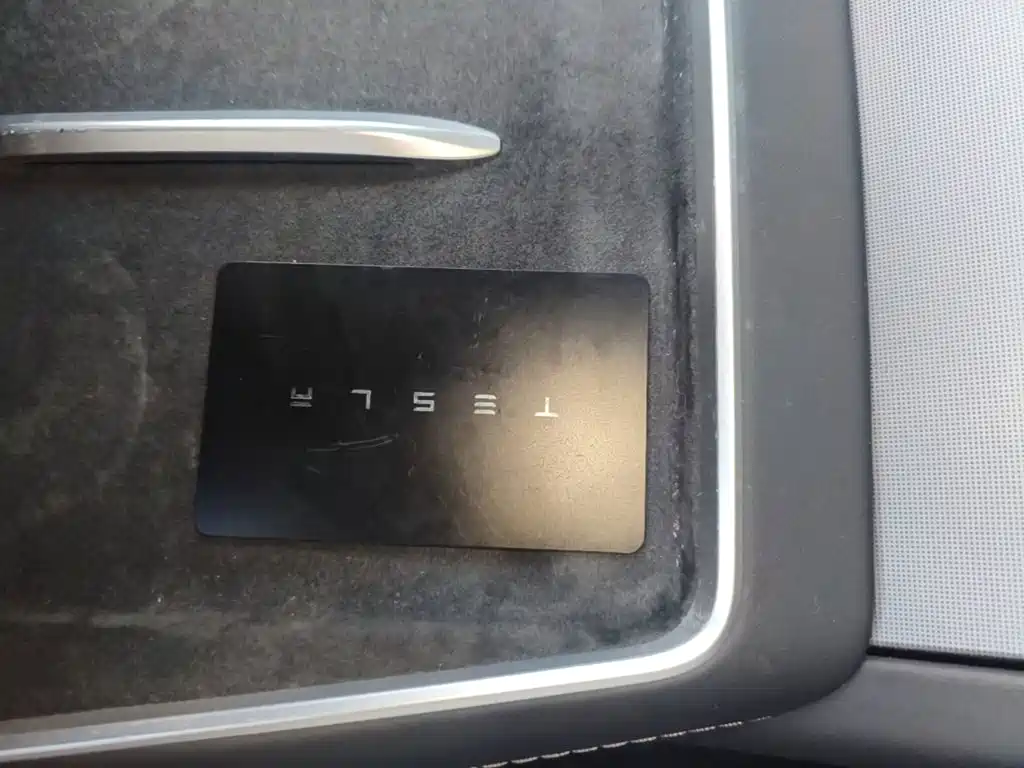 Tesla Model Y L 2025 — фото 9