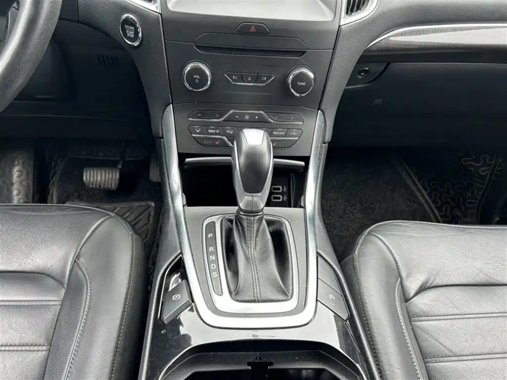 Ford Edge 2018 — фото 13