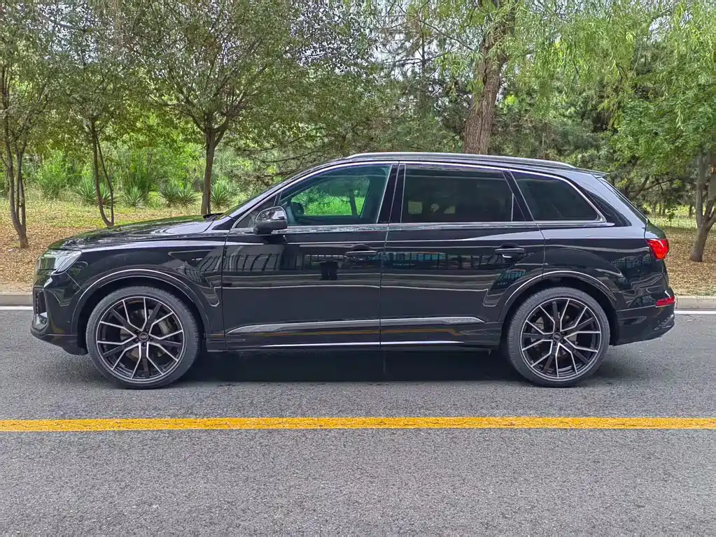 Audi Q7 2025 — фото 11