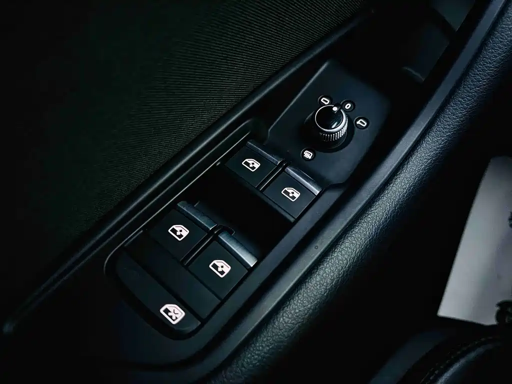 Audi A4L 2018 — фото 18