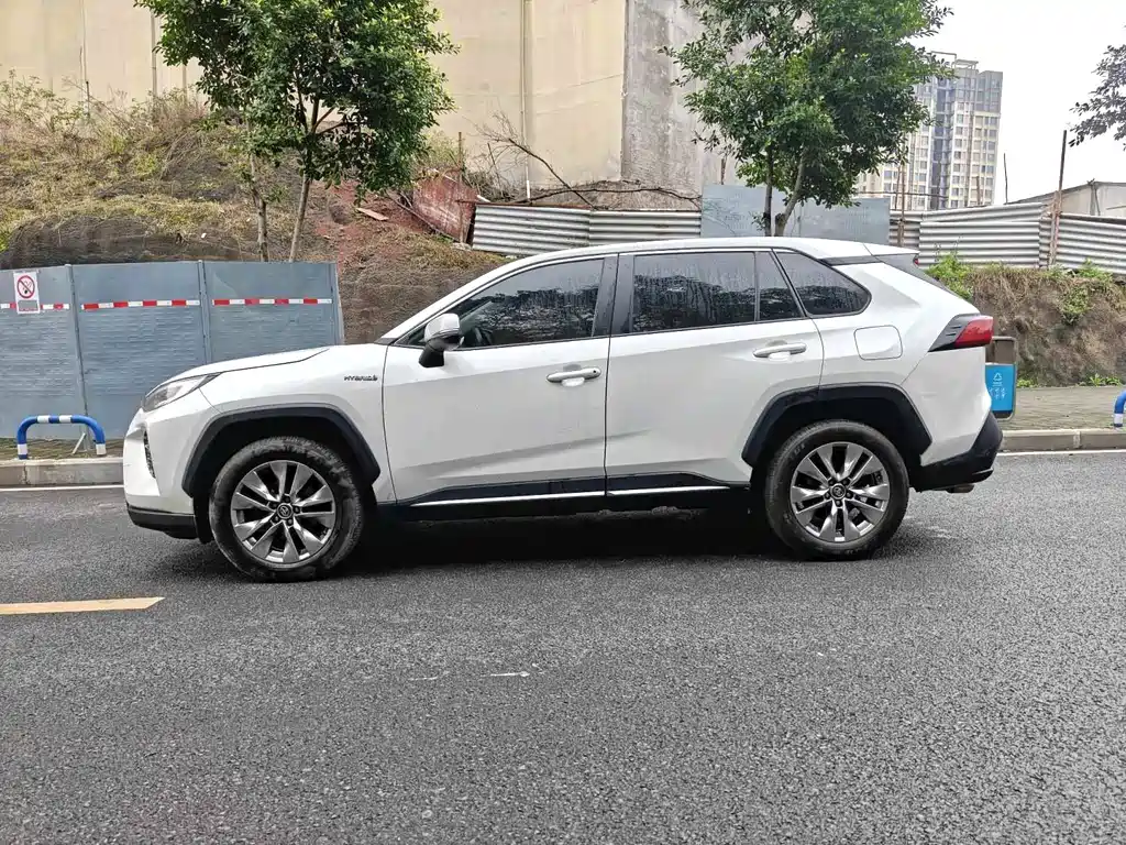 Toyota Wildlander 2021 — фото 17