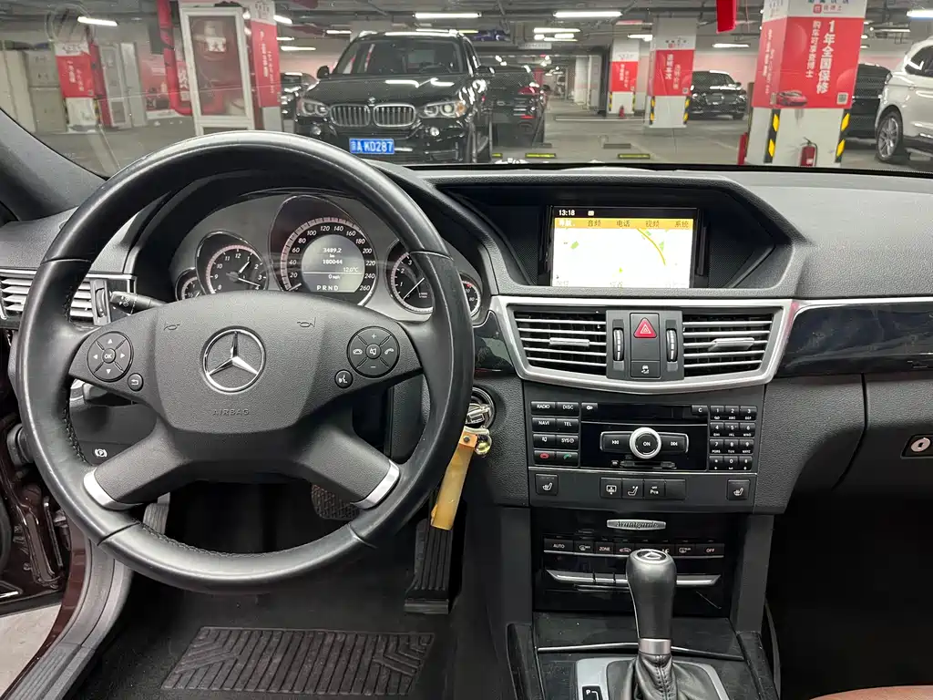 Mercedes-Benz E-Class 2011 — фото 21