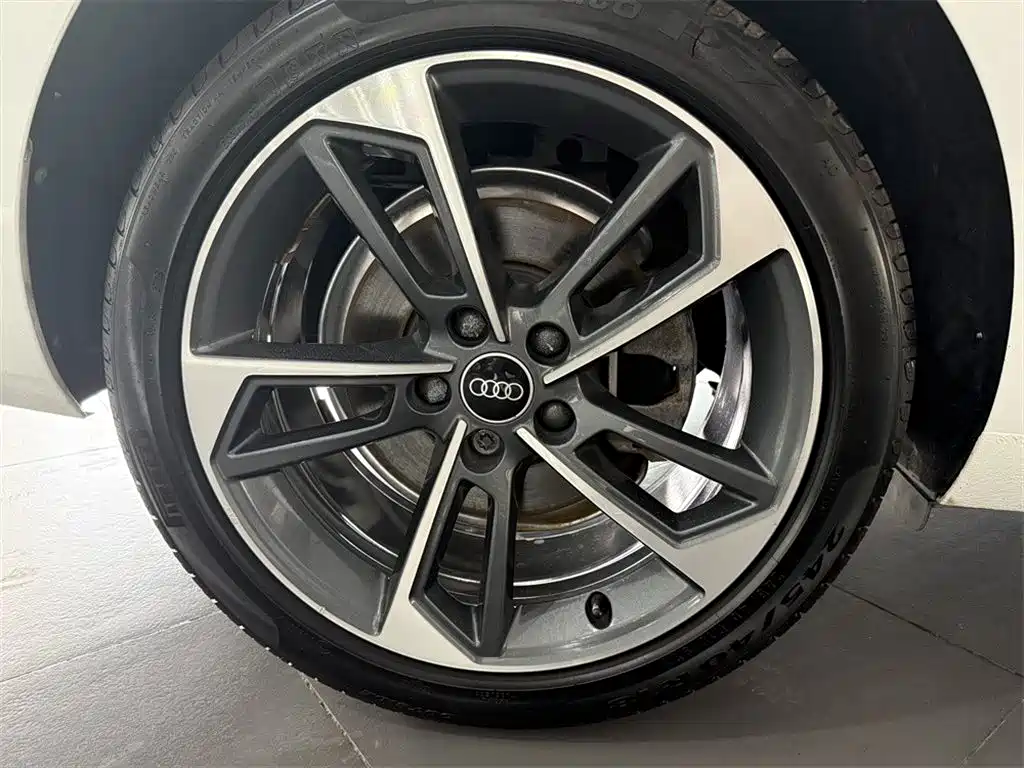 Audi A4L 2022 — фото 14