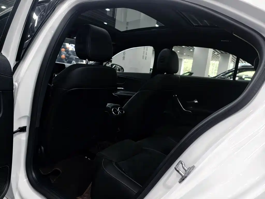 Mercedes-Benz A-Class 2019 — фото 18