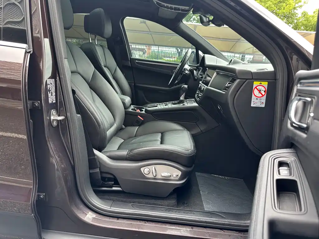 Porsche Macan 2019 — фото 16