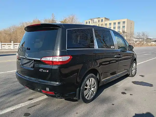 Luxgen Da 7 MPV 2013