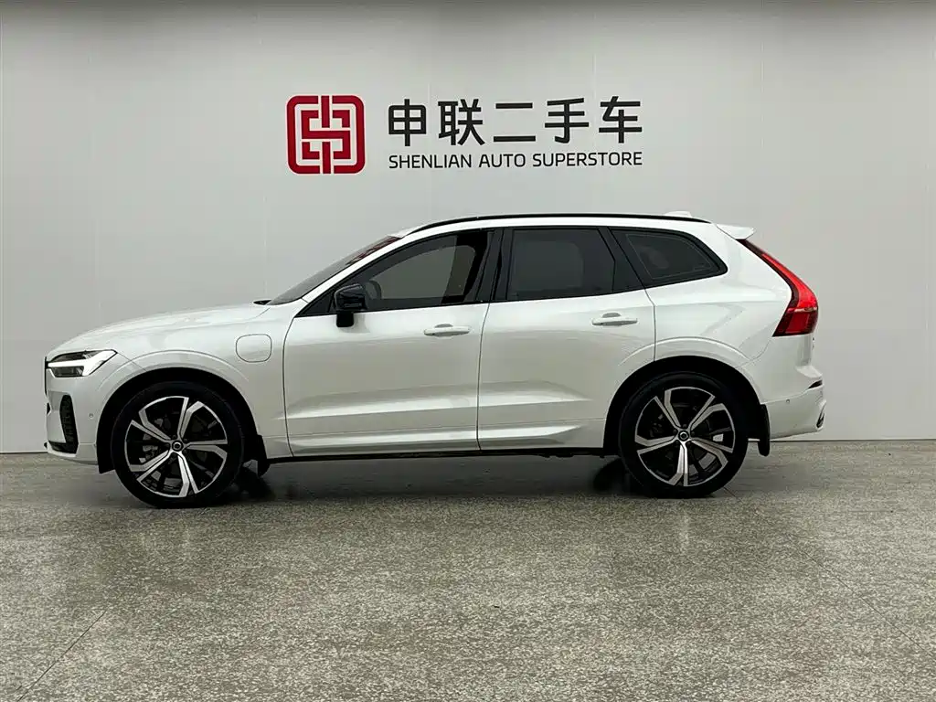 Volvo XC60 PHEV 2023 — фото 4