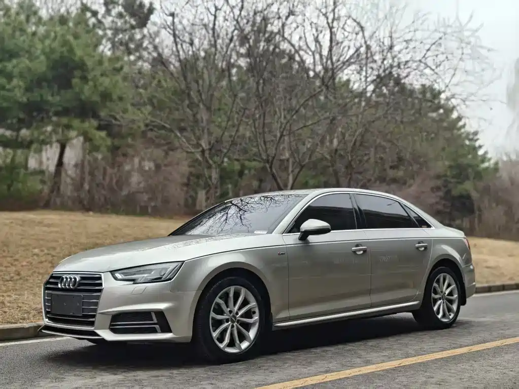 Audi A4L 2018 — фото 1
