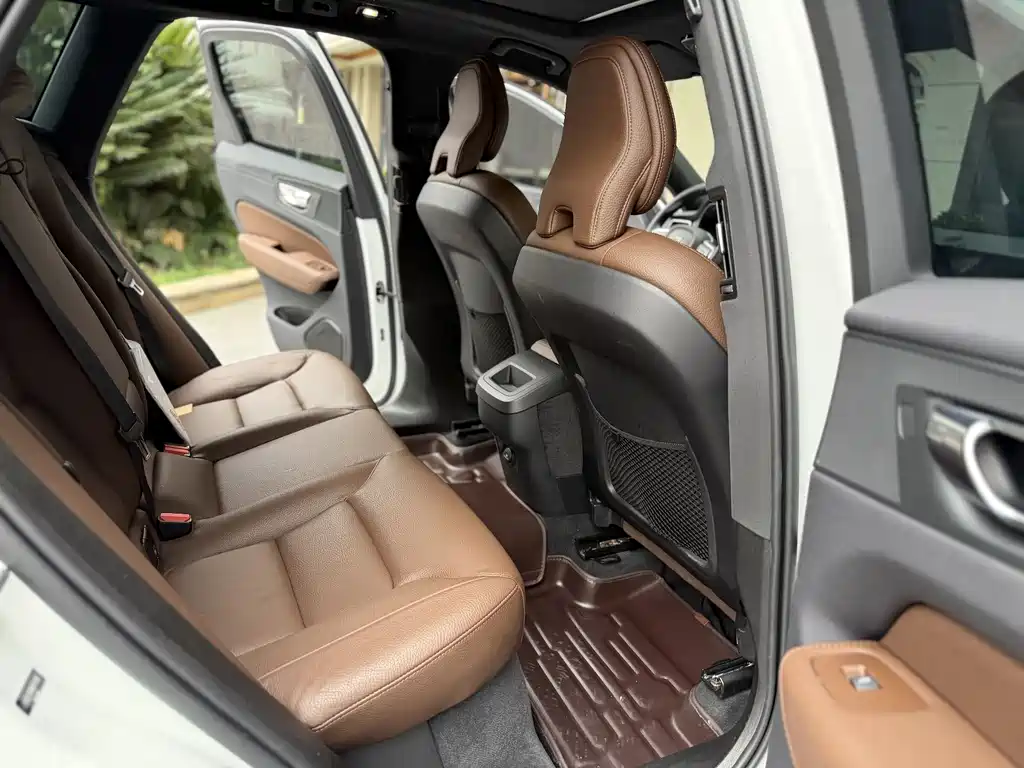 Volvo XC60 2022 — фото 7