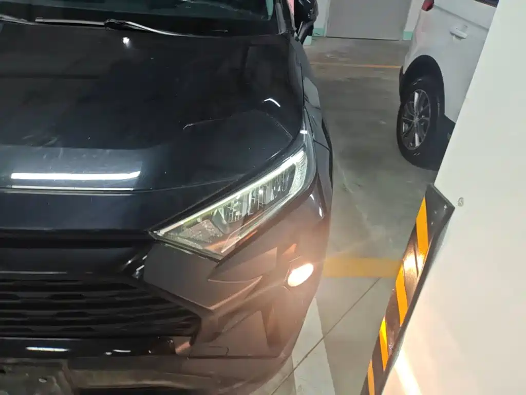 Toyota RAV4 2021 — фото 24
