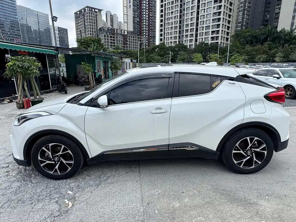 Toyota C-HR 2019 — фото 4