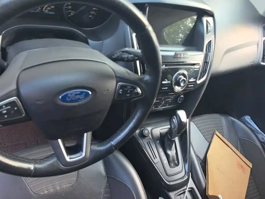 Ford Focus 2016 — фото 12