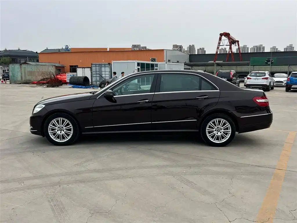 Mercedes-Benz E-Class 2011