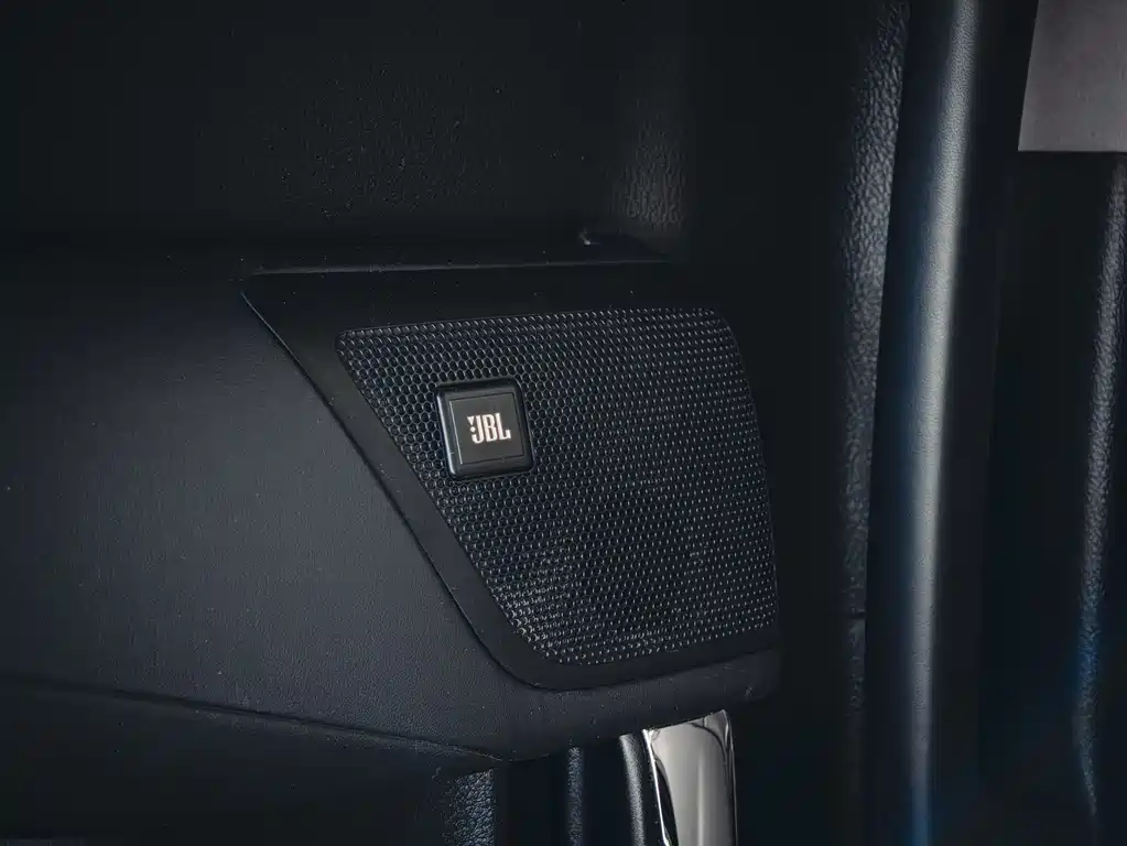 Toyota Alphard 2018 — фото 16