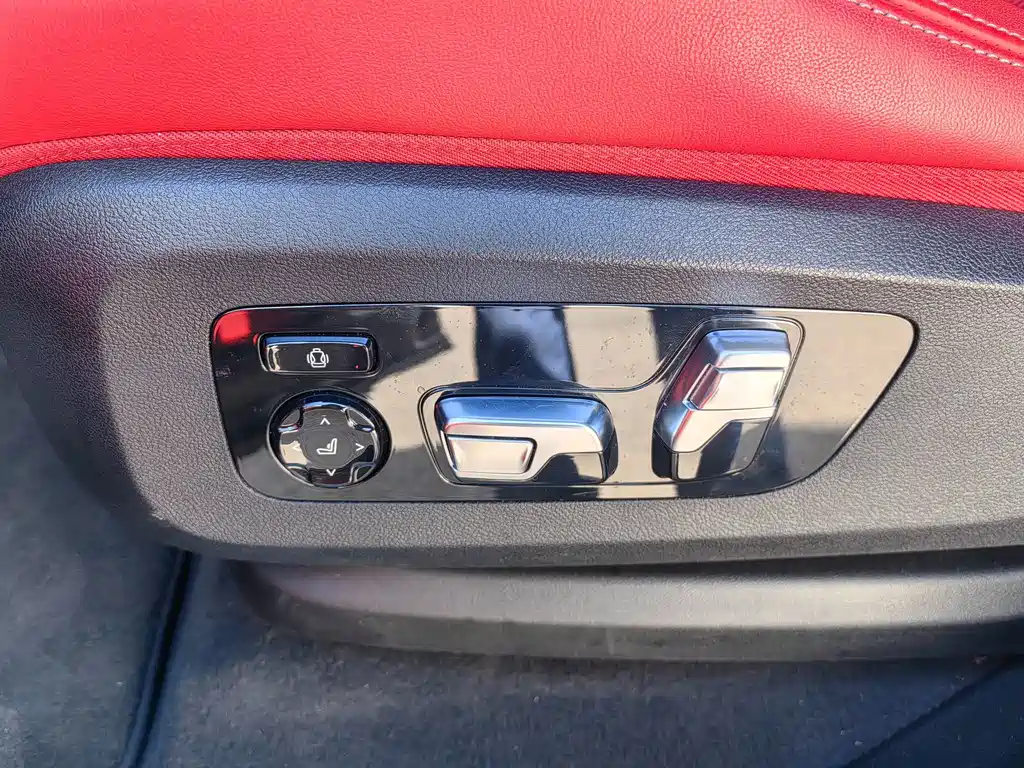 BMW XM 2025 — фото 17