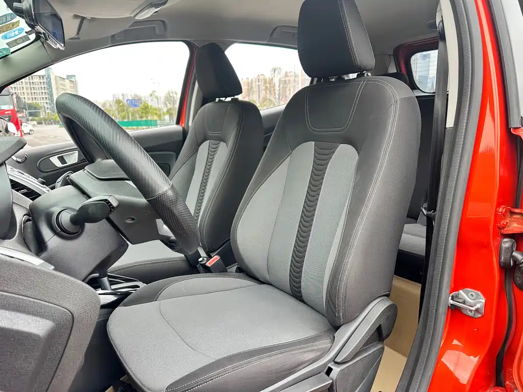 Ford Ecosport 2013 — фото 21