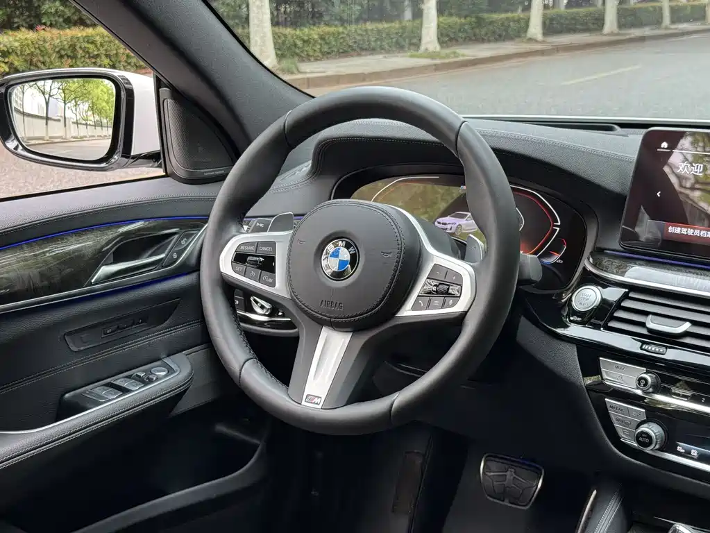 BMW 6 Series GT 2024 — фото 13