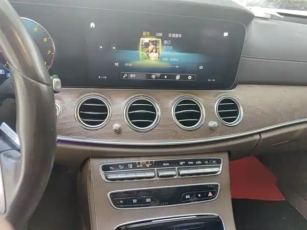 Mercedes-Benz E-Class 2022