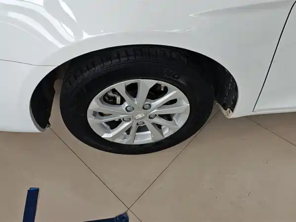 Geely Emgrand 2021