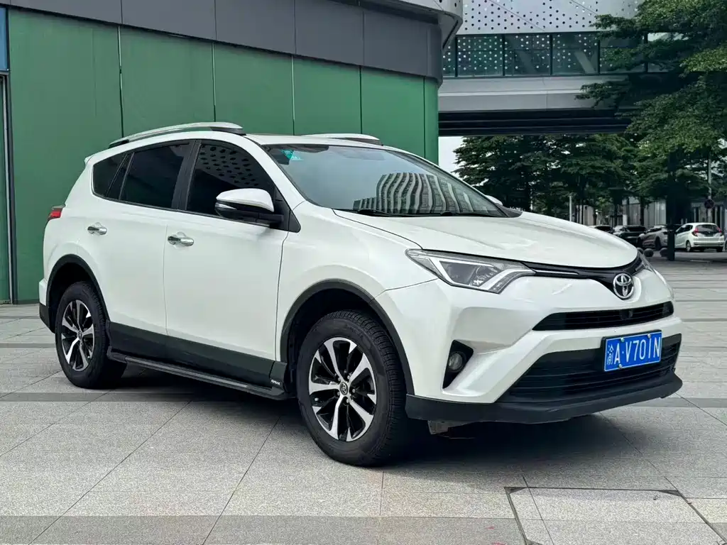 Toyota RAV4 2018 — фото 3