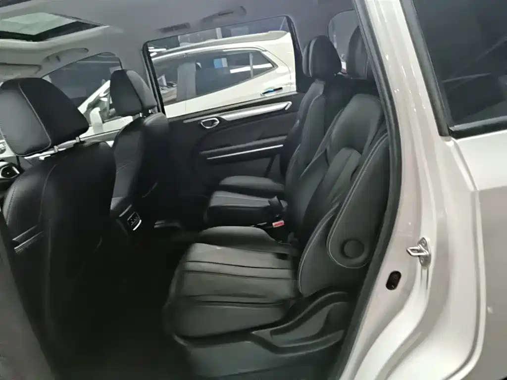 GAC Motor Trumpchi M6 2023 — фото 17