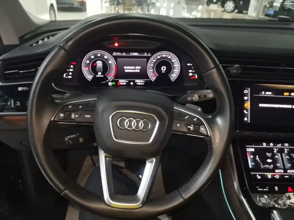 Audi Q7 2020 — фото 11