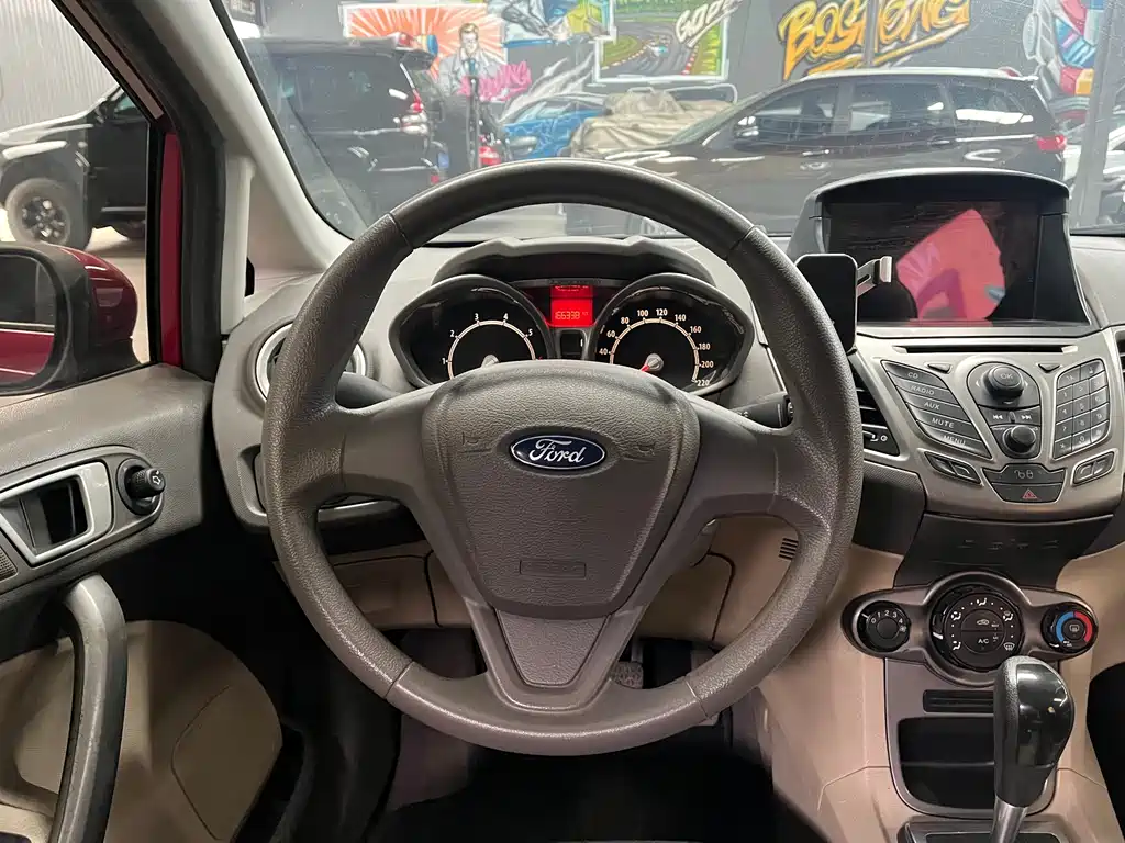 Ford Fiesta 2013 — фото 11