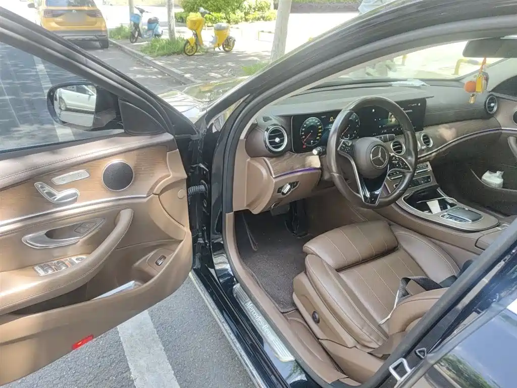 Mercedes-Benz E-Class 2022 — фото 14